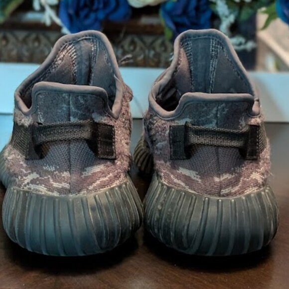 B31 ADIDAS Yeezy Boost 350 V2 - Picture 8 of 10